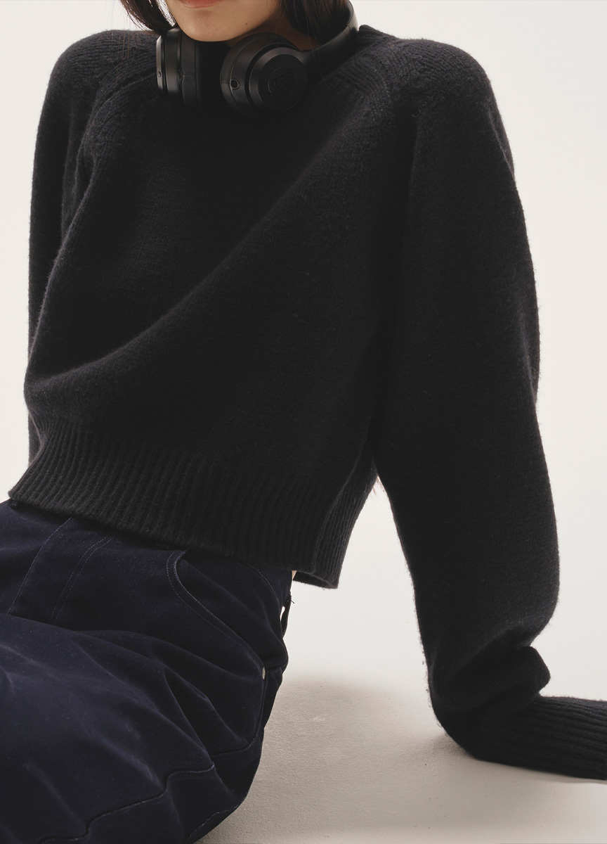 短版圓領拉格蘭袖毛衣